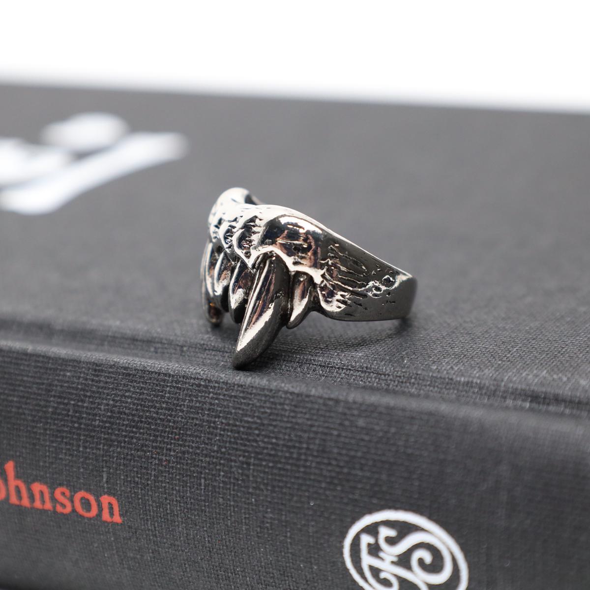 Punk Gothic Vampire Fang Ring (Size 10)