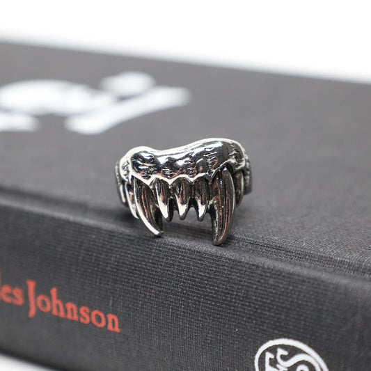 Punk Gothic Vampire Fang Ring (Size 7)